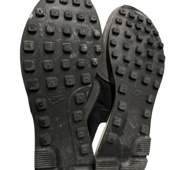 Nike Black and Gray Athletic Shoes with Breathable Mesh - Picture 5 of 7